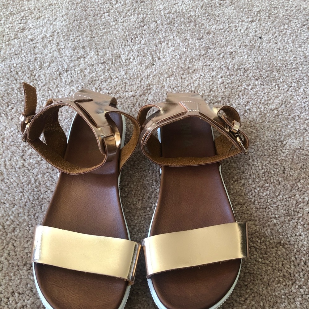 Sandals - Picture 2 of 4